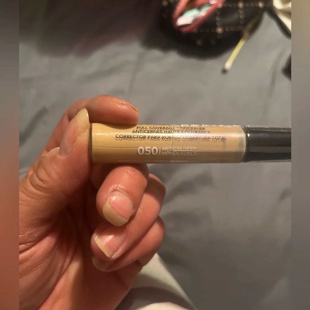 New! Revlon Colorstay Full Coverage Concealer in Medium Deep